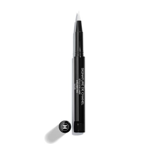 signature de chanel eyeliner.